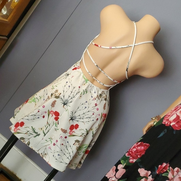 CLEARANCE FINAL PRICE Floral Open Back Dress CHECK OUT THE BACK!! - Picture 2 of 11